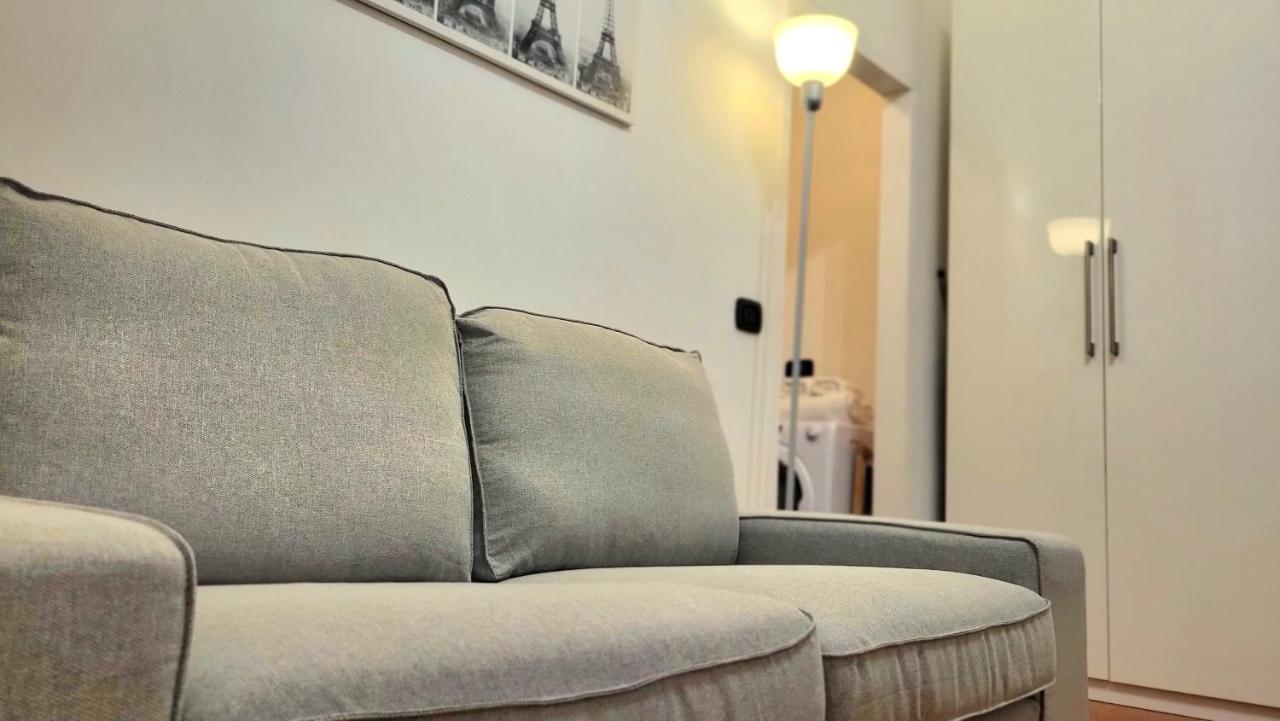 Appartamento Di Fronte All'Ospedale Módena Exterior foto