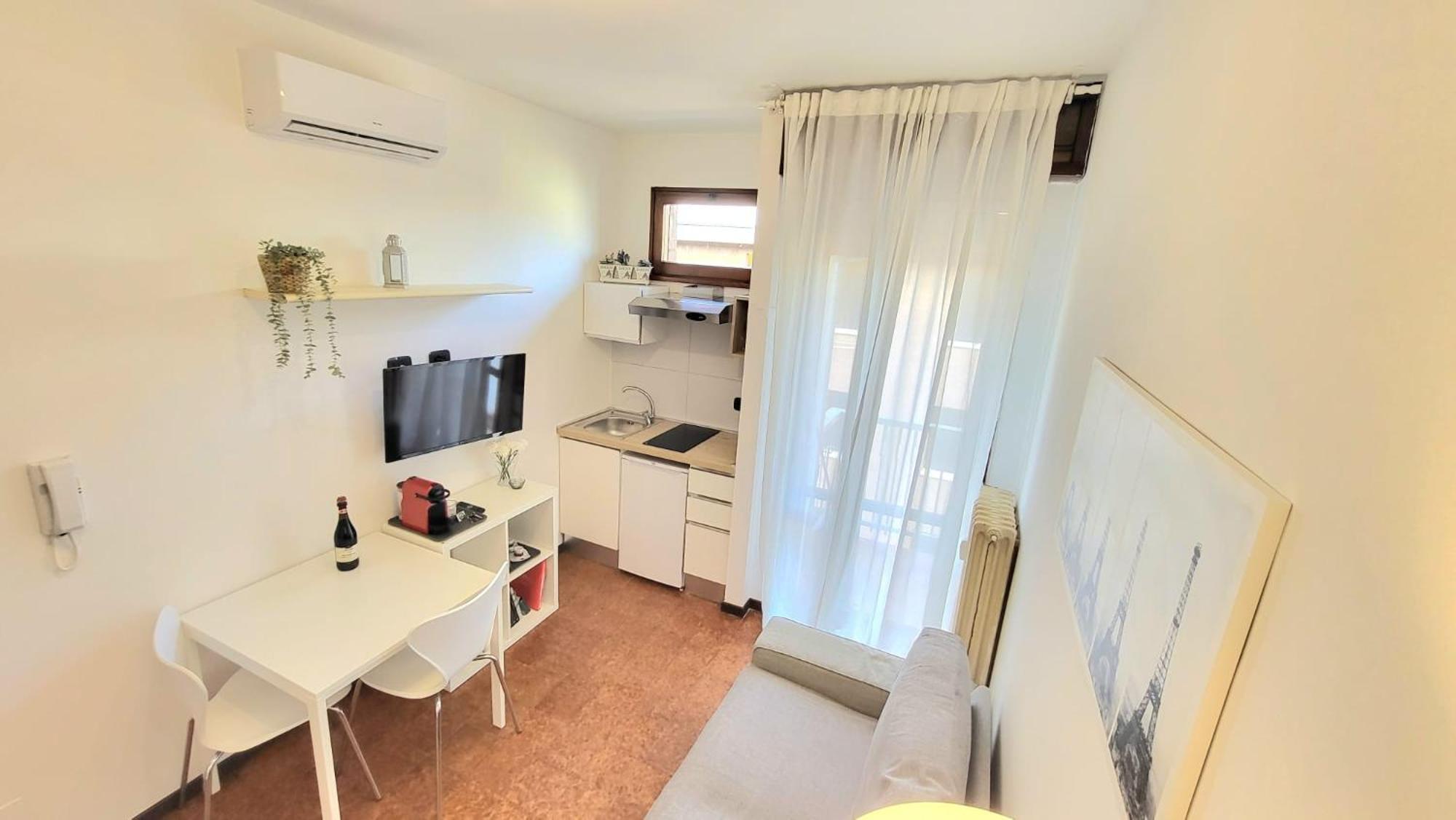 Appartamento Di Fronte All'Ospedale Módena Exterior foto